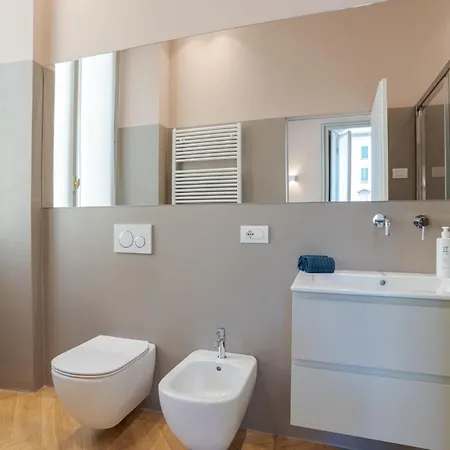 Loggia Visconti - By Myhomeincomo דירה *