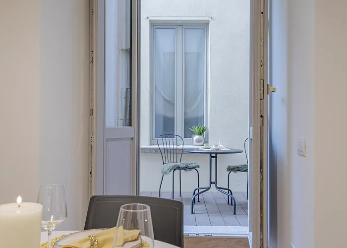 Loggia Visconti - By Myhomeincomo * Côme