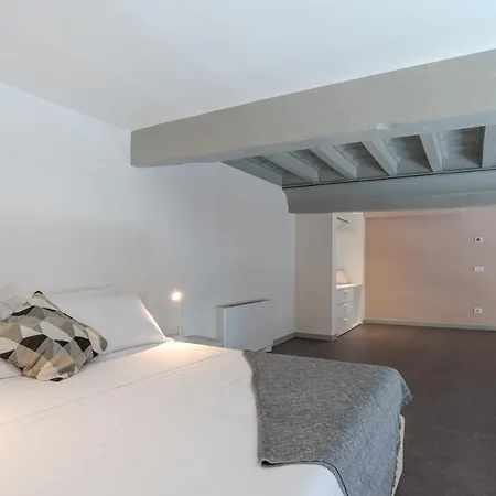 Apartament Loggia Visconti - By Myhomeincomo