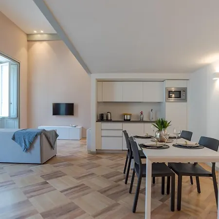 Loggia Visconti - By Myhomeincomo * Комо