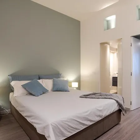 Loggia Visconti - By Myhomeincomo